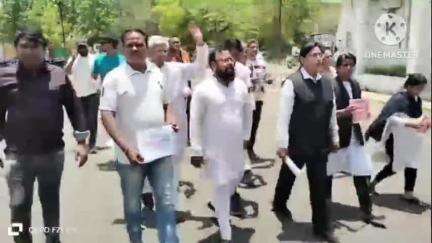 नीमच नगर: लव जिहाद के खिलाफ जांच की मांग को लेकर हिंदू जागरण मंच और सकल हिंदू समाज ने कलेक्ट्रेट में ज्ञापन सौंपा