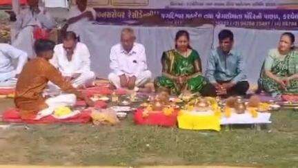 મહુવા: કરચેલીયા ગામે 15ફૂટ ઉંચા અને 11લાખ રુદ્રાક્ષ થી ભવ્ય શિવલિંગનું નિર્માણ ભવ્ય શિવકથા મહોત્સવ નિમિત્તે ભૂમિપૂજન કરાયું.