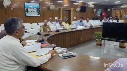 फर्रुखाबाद: 50 लाख से अधिक के 46 निर्माण योजनाओं की समीक्षा बैठक, सेंट्रल जेल में निर्माण कार्य की धीमी गति पर DM ने जताई नाराजगी