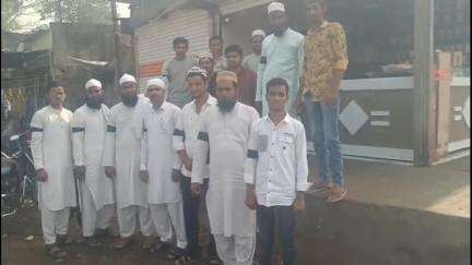 दिग्रस: वक्फ अमेंडमेंट कायद्याच्या निषेधार्थ दिग्रसच्या सर्व मस्जिद समोर हाताला काळी पट्टी बांधून मुस्लिम समाजाने नोंदविला निषेध