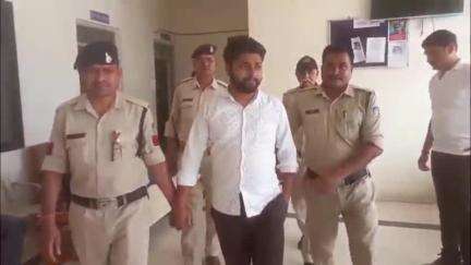 सतना सिविल लाइन थाना पुलिस ने प्रैंक फोन पे ठगी मामले में आरोपी को धवारी से गिरफ्तार किया, न्यायालय में पेश किया गया