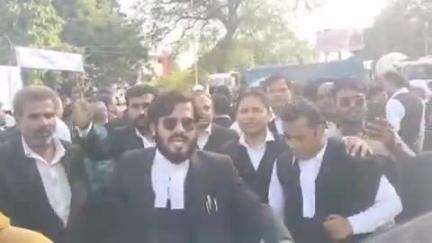 करछना: नैनी क्षेत्र के मामा भांजा पुलिस चौकी के इंचार्ज को कार्य में लापरवाही बरतने के मामले में निलंबित किया गया