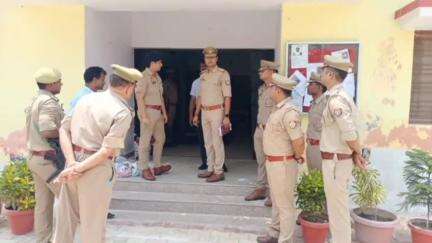 निचलौल: अपर पुलिस अधीक्षक महराजगंज ने ठूठीबारी कोतवाली का वार्षिक निरीक्षण किया