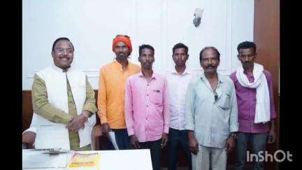 रामानुजगंज: बीज निगम कार्यालय में रामानुजगंज विधानसभा क्षेत्र के लोगों ने विधायक राम विचार नेताम से की मुलाकात