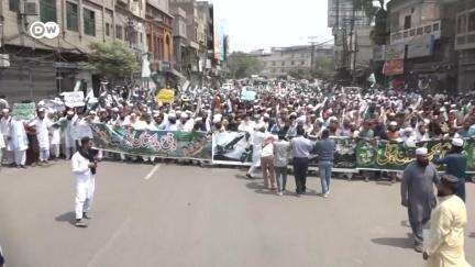 टीवी स्टूडियो और कीबोर्ड युद्ध से दूर संघर्ष की असली कीमत