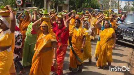 मड़िहान: मड़िहान थाना क्षेत्र के ददरा हिनौता गांव में 9 कुंडी गायत्री महायज्ञ हुआ शुरू, महिलाओं ने निकाली कलश यात्रा