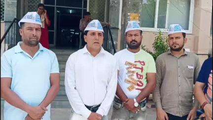 जयपुर: आप पार्टी के कार्यकर्ताओं ने आदर्शनगर के वार्ड नंबर 88 में डिस्पेंसरी खुलवाने की मांग को लेकर मंत्री के नाम सौंपा ज्ञापन