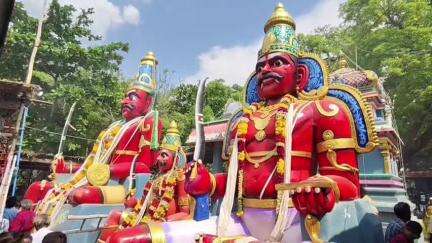 உளுந்தூர்பேட்டை: பு.கொணலவாடி கிராமத்தில் பச்சைவாழி அம்மன் திருக்கோயிலில் தேரோட்டம்- திரளான பக்தர்கள் ஏராளமானோர் பங்கேற்பு