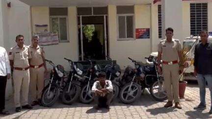 कनवास: देवली मांजी पुलिस ने चोरी की 6 मोटरसाइकिल के साथ 1 शातिर चोर को ढोटी से किया गिरफ्तार