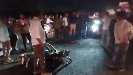 रामपुर बघेलान: नेशनल हाईवे 39 लामी करही बाईपास पर तेज रफ्तार ट्रेलर की बाइक सवारों से टक्कर, महिला समेत तीन घायल