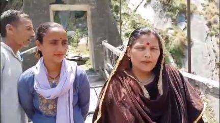 चम्बा: चम्बा भरमौर राष्ट्रीय उच्च मार्ग पर लेच पंचायत के दर्जनों गांवों को जोड़ने वाला लकड़ी का पुल बदहाली का शिकार