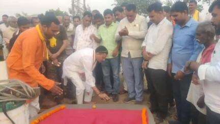 नबीनगर: धमनी में नवसृजित प्राथमिक विद्यालय भवन का विधायक ने किया शिलान्यास