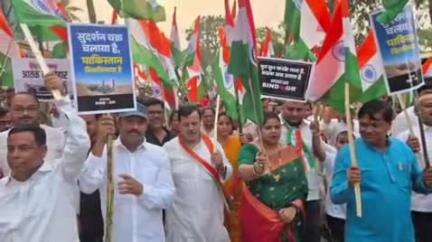 पूर्णिया पूर्व: भाजपा जिलाध्यक्ष के नेतृत्व में जिला स्कूल मैदान से निकाली गई तिरंगा यात्रा