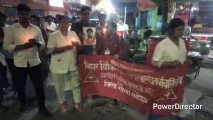 कटिहार: शहीद चौक पर स्वास्थ्य कर्मचारी संघ ने सीतामढ़ी में स्वास्थ्य विभाग के कर्मचारी की मौत पर काला बिल्ला लगाकर प्रदर्शन किया