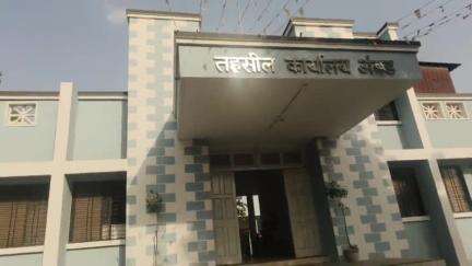 अंबड: अंबड तहसीलदार विजय चव्हाण यांच्यावर हल्ला करणाऱ्या वाळू माफियास गोंदी पोलिसांनी घेतले ताब्यात मात्र मुख्य आरोपी फरार