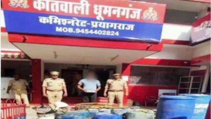 पूनम हॉस्पिटल के सामने इंडियन ऑयल टैंकर के गैराज से पुलिस ने एक अभियुक्त को 900 लीटर तेल व 24 टैंकर के साथ किया गिरफ्तार