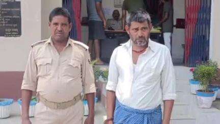 धनरुआ: दहेज हत्या के फरार आरोपी को मिल्कीपुर गांव से पुलिस ने गिरफ्तार किया, जेल भेजा