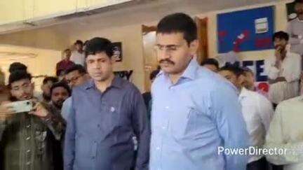 कटिहार: DM मनेश कुमार मीणा ने इंजीनियरिंग कॉलेज का दौरा किया, छात्रों के प्रदर्शन को देखा