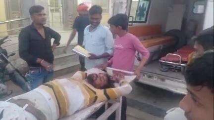 कैलारस: भुरावली के पास बाइक पोल से टकराई, दो युवक घायल, एक को मुरैना रेफर