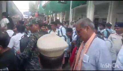 ରେଙ୍ଗାଲି: ଦିନିକିଆ ଜିଲ୍ଲା ଗସ୍ତ ସାରି ସିଟି ଷ୍ଟେସନ ରୁ ବିଦାୟ ନେଲେ ଉପମୁଖ୍ୟମନ୍ତ୍ରୀ କନକ ବର୍ଧନ ସିଂ ଦେଓ