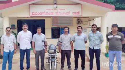 ಮುಂಡಗೋಡ: ಪಟ್ಟಣದ ಅಂಬೇಡ್ಕರ್ ಓಣಿಯಲ್ಲಿ ಕಳ್ಳತನವಾಗಿದ್ದ ಬೈಕ್ ಪತ್ತೆ ಹಚ್ಚಿದ ಪೊಲೀಸರು
