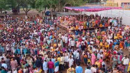 ஆத்தூர்: ஆத்தூரில் பிரசித்தி பெற்ற திரௌபதி அம்மன் திருக்கோயில் தீமிதி விழா 2000  க்கும் மேற்பட்ட  பக்தர்கள் தீமிதித்து நேர்த்திக்கடன் .