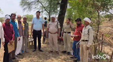 गुना: डूंगासरा गांव में मोबाइल कोर्ट के माध्यम से प्रशासन ने कार्रवाई की, आवेदक को भूमि पर कब्जा दिलाया
