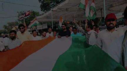 #OperationSindoor की ऐतिहासिक सफलता के उपरांत भारतीय सेना के सम्मान में नर्मदापुरम के नागरिकों ने भव्य #TirangaYatra निकाल कर देश के वीर सैनिकों के शौर्य को सलाम किया।
#TirangaYatra 🇮🇳