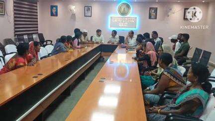खलारी: प्रखंड की 5 पंचायतों में पेयजल समस्या को लेकर महिलाओं ने प्रखंड कार्यालय और विधायक कार्यालय का किया घेराव