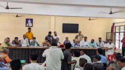 बिल्हौर: बिल्हौर तहसील सभागार में MLC अरुण पाठक ने कृषि अधिकारियों के साथ की सुनवाई