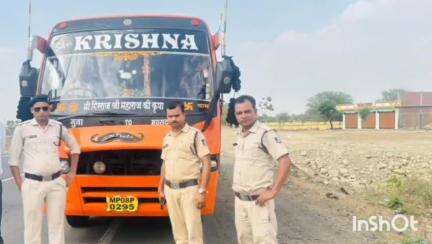 राघोगढ़: नेशनल हाईवे 46 के जंजाली चौराहे पर गुना आरटीओ ने यात्री बसों की जाँच की, 10 ओवरलोड बसों पर चालानी कार्रवाई की