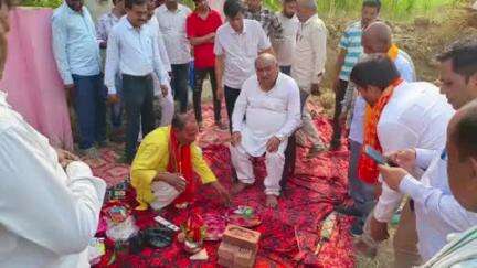 भीटी: मिझौड़ा हींड़ी पकड़िया और बेलापरसा में होम्योपैथी अस्पतालों को मिलेगा निजी भवन, भूमि पूजन के बाद रखी गई पहली ईंट