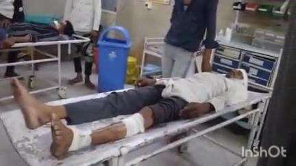शाजापुर: NH 52 पर टायर स्लिप होने से ऑटो खाई में गिरा, दो युवक घायल, जिला अस्पताल में उपचार जारी