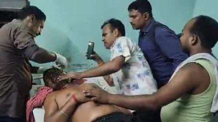 झाझा: मटियाना गांव के पास बाइक सवार युवक पर बदमाशों ने किया जानलेवा हमला, रेफरल अस्पताल झाझा में हुआ इलाज