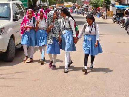 हमीरपुर: जिले में पारा पहुंचा 44 डिग्री, जनजीवन हुआ प्रभावित