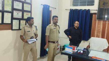 बेतिया: बेतिया नगर थाना का पुलिस अधीक्षक डॉ. शौर्य सुमन ने किया औचक निरीक्षण