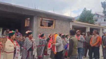 पूह: प्रदेश के पूर्व वन निगम उपाध्यक्ष सूरत नेगी ने पूह खंड के विभिन्न इलाकों का दौरा किया, लोगों की समस्याएं सुनीं