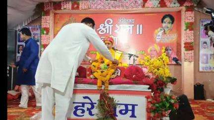 ब्यावरा: राज्य मंत्री नारायण सिंह पवार राजगढ़ बाईपास स्थित इंदिरा नगर में चल रही सात दिवसीय राम कथा में शामिल हुए