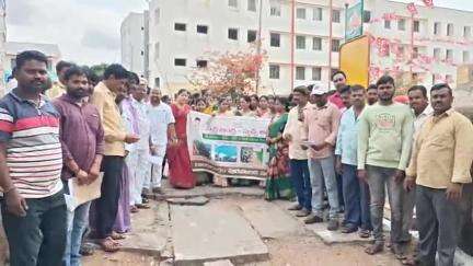 రాయదుర్గం: స్వచ్ఛాంద్ర కార్యక్రమంలో భాగంగా పట్టణంలో పరిశుభ్రతపై అవగాహన ర్యాలీ నిర్వహించిన అధికారులు