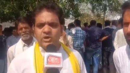 उँगली में स्याही लगवाकर किसी को पद पर बिठा देना ही लोकतंत्र नहीं है 
पदासीन व्यक्ति खरा न उतरे तो उँगली उठाकर नीचे उतार देना भी लोकतंत्र ही है
