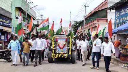 ಚಾಮರಾಜನಗರ: ಆಪರೇಷನ್ ಸಿಂಧೂರ ಯಶಸ್ವಿ: ನಗರದಲ್ಲಿ ಬೃಹತ್ ತಿರಂಗಾ ಯಾತ್ರೆ