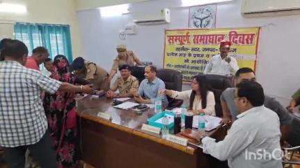 कन्नौज: शनिवार को सदर तहसील में डीएम और एसपी की अध्यक्षता में संपूर्ण समाधान दिवस का आयोजन हुआ, फरियादियों की समस्याएं सुनी गईं
