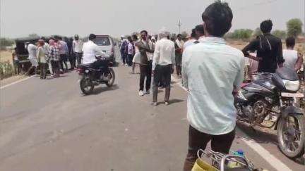 पन्ना: रक्सेहा के पास तेज रफ्तार डम्फर ने बाइक सवारों को कुचला, हादसे में 2 की मौत, 1 गंभीर रूप से घायल, चालक फरार