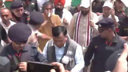 #Haryana: CM Nayab Singh Saini participates in the #TirangaYatra in Ladwa, organised in honor of the Indian armed forces