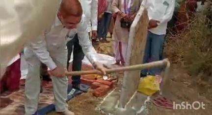 घोरावल: तिलौली कला गांव के बेलवा नाले में चेकडेम के निर्माण का शुभारंभ किया गया