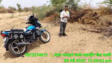 4 मई 2025 को जालोर के मोईवाडा गांव में 30 फीट गहरे खड्डे में फंसा कोबरा महावीर जैन ने बाहर निकाल जीवन बचाया