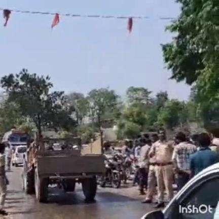 गढ़ी: मोर गांव में दूसरे दिन फिर हुआ हादसा, दो ट्रकों की भिंडत, मौके पर पहुंची पुलिस