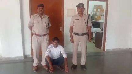 झालरापाटन: उत्तरप्रदेश आगरा के कागारोल से नाबालिग बालिका के अपहरण कर फरार आरोपी को झालावाड़ RPF पुलिस ने किया गिरफ्तार