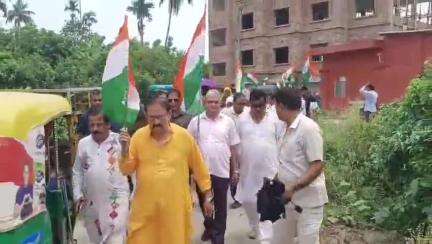 বারুইপুর: বারুইপুর পশ্চিম বিধানসভা TMC র তরফ থেকে সিঁদুররের সাফল্যের জন্য শুভেচ্ছা জানিয়ে পদযাত্রার আয়োজন করা হয়