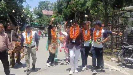 चम्बा: खेलो इंडिया यूथ गेम्स में जलवा दिखाकर लौटे खिलाड़ियों का चम्बा पहुंचने पर भव्य स्वागत हुआ